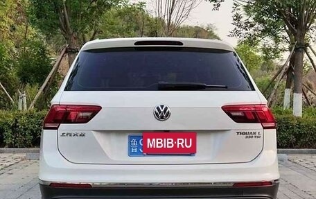 Volkswagen Tiguan II, 2021 год, 2 700 000 рублей, 5 фотография