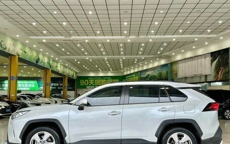 Toyota RAV4, 2020 год, 2 239 000 рублей, 4 фотография