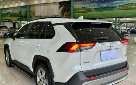 Toyota RAV4, 2020 год, 2 239 000 рублей, 7 фотография