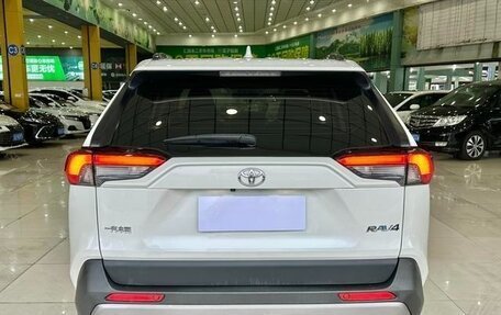 Toyota RAV4, 2020 год, 2 239 000 рублей, 6 фотография