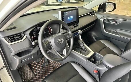 Toyota RAV4, 2020 год, 2 239 000 рублей, 13 фотография