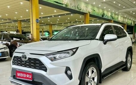 Toyota RAV4, 2020 год, 2 239 000 рублей, 1 фотография