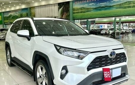 Toyota RAV4, 2020 год, 2 239 000 рублей, 3 фотография