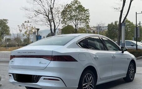 BYD Qin, 2024 год, 2 250 000 рублей, 4 фотография