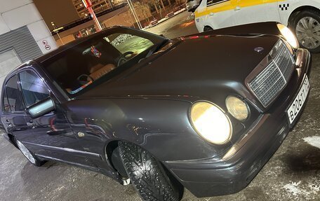 Mercedes-Benz E-Класс, 1998 год, 780 000 рублей, 2 фотография