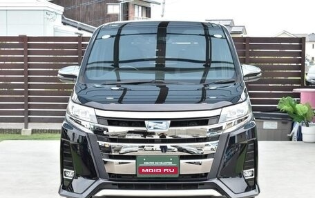 Toyota Noah III, 2021 год, 3 125 000 рублей, 1 фотография