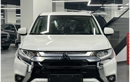 Mitsubishi Outlander III рестайлинг 3, 2022 год, 3 149 000 рублей, 2 фотография