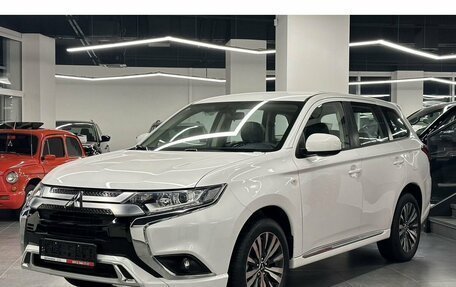 Mitsubishi Outlander III рестайлинг 3, 2022 год, 3 149 000 рублей, 3 фотография