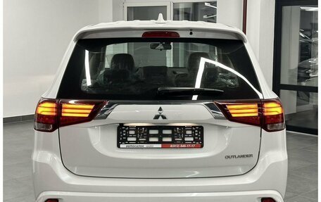 Mitsubishi Outlander III рестайлинг 3, 2022 год, 3 149 000 рублей, 20 фотография