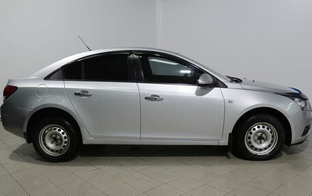 Chevrolet Cruze II, 2010 год, 730 000 рублей, 4 фотография