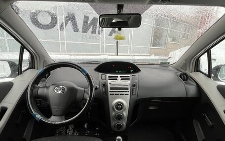 Toyota Yaris III рестайлинг, 2007 год, 338 000 рублей, 5 фотография