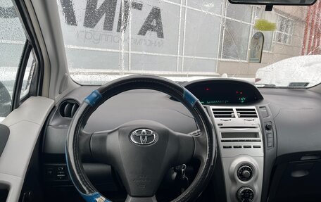 Toyota Yaris III рестайлинг, 2007 год, 338 000 рублей, 7 фотография