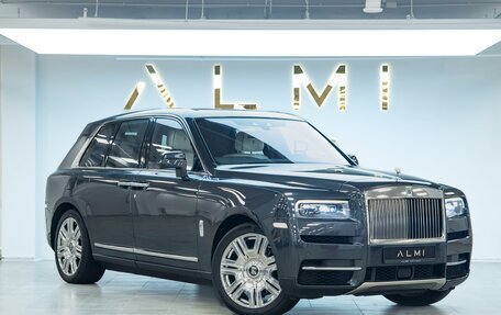 Rolls-Royce Cullinan, 2018 год, 45 000 000 рублей, 3 фотография