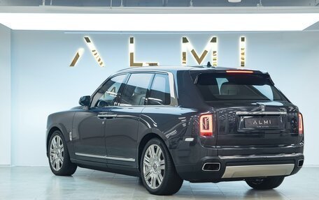 Rolls-Royce Cullinan, 2018 год, 45 000 000 рублей, 7 фотография