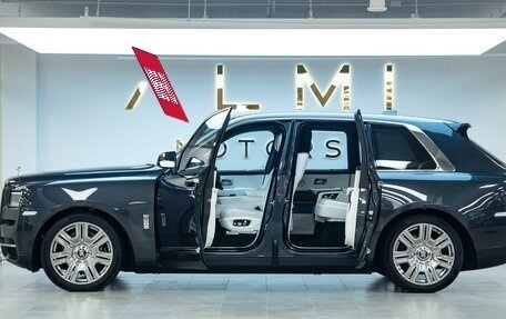 Rolls-Royce Cullinan, 2018 год, 45 000 000 рублей, 9 фотография