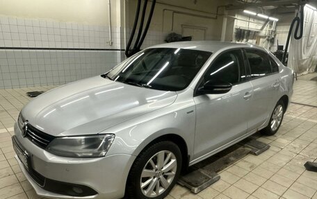 Volkswagen Jetta VI, 2013 год, 1 099 000 рублей, 1 фотография