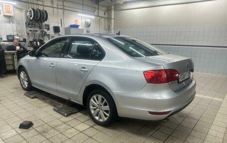 Volkswagen Jetta VI, 2013 год, 1 099 000 рублей, 3 фотография