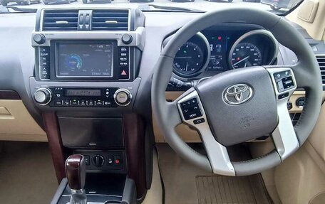 Toyota Land Cruiser Prado 150 рестайлинг 2, 2015 год, 3 950 000 рублей, 19 фотография