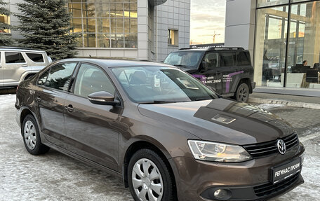 Volkswagen Jetta VI, 2013 год, 1 020 000 рублей, 3 фотография