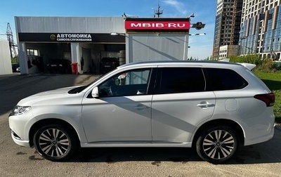 Mitsubishi Outlander III рестайлинг 3, 2022 год, 2 700 000 рублей, 1 фотография