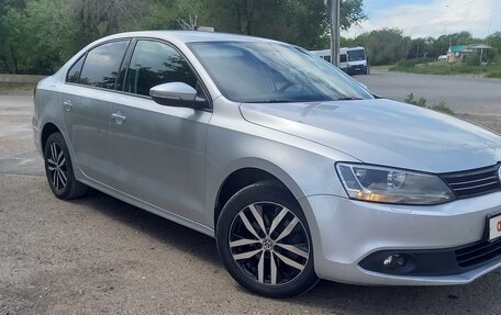 Volkswagen Jetta VI, 2013 год, 1 220 000 рублей, 2 фотография