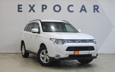 Mitsubishi Outlander III рестайлинг 3, 2013 год, 1 500 000 рублей, 7 фотография