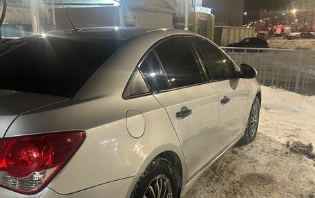 Chevrolet Cruze II, 2010 год, 650 000 рублей, 3 фотография