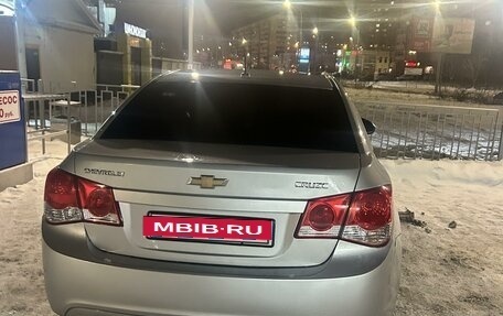 Chevrolet Cruze II, 2010 год, 650 000 рублей, 2 фотография