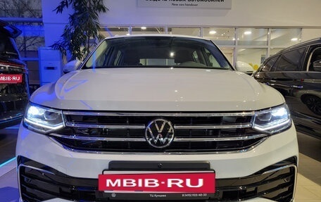 Volkswagen Tiguan II, 2023 год, 5 548 000 рублей, 2 фотография