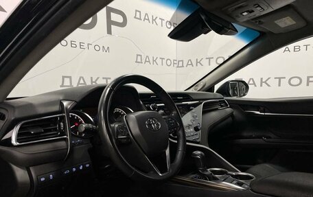 Toyota Camry, 2018 год, 2 700 000 рублей, 10 фотография