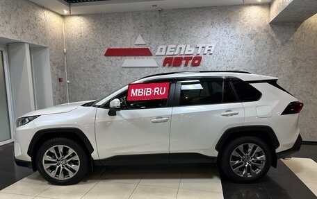 Toyota RAV4, 2022 год, 3 995 000 рублей, 8 фотография