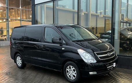 Hyundai H-1 II рестайлинг, 2008 год, 1 980 000 рублей, 2 фотография