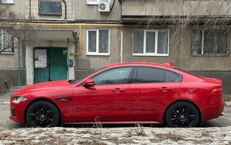 Jaguar XE I рестайлинг, 2017 год, 2 300 000 рублей, 3 фотография