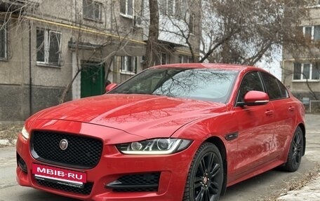 Jaguar XE I рестайлинг, 2017 год, 2 300 000 рублей, 2 фотография