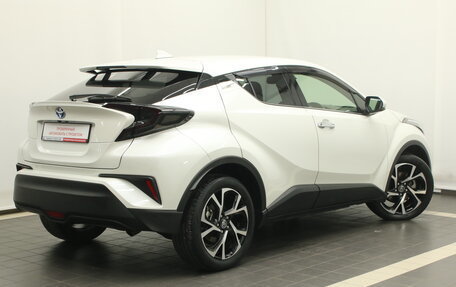 Toyota C-HR I рестайлинг, 2017 год, 2 421 000 рублей, 2 фотография