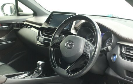 Toyota C-HR I рестайлинг, 2017 год, 2 421 000 рублей, 16 фотография