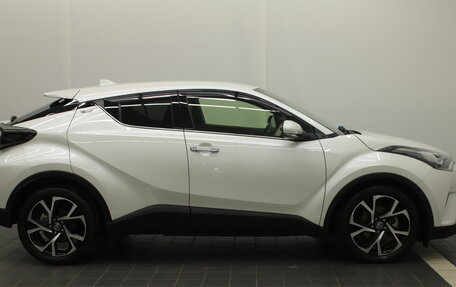 Toyota C-HR I рестайлинг, 2017 год, 2 421 000 рублей, 10 фотография