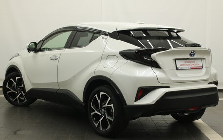 Toyota C-HR I рестайлинг, 2017 год, 2 421 000 рублей, 11 фотография