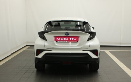 Toyota C-HR I рестайлинг, 2017 год, 2 421 000 рублей, 12 фотография