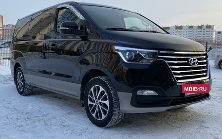 Hyundai Grand Starex Grand Starex I рестайлинг 2, 2018 год, 4 000 000 рублей, 2 фотография