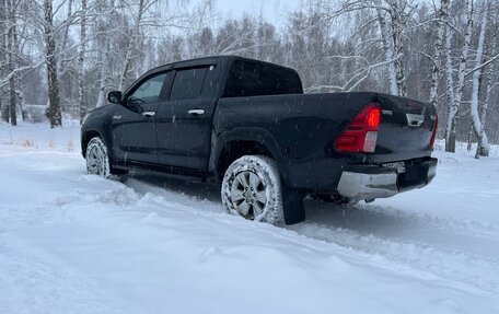 Toyota Hilux VIII, 2017 год, 2 950 000 рублей, 3 фотография