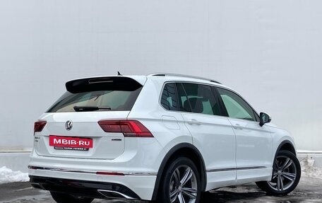 Volkswagen Tiguan II, 2018 год, 3 782 800 рублей, 2 фотография