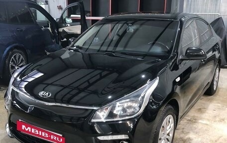 KIA Rio IV, 2018 год, 1 800 000 рублей, 10 фотография