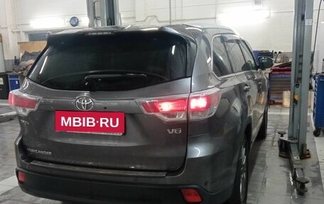 Toyota Highlander III, 2014 год, 2 490 000 рублей, 3 фотография