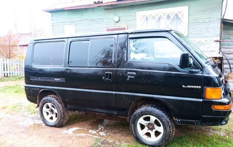 Mitsubishi Delica III, 1989 год, 650 000 рублей, 4 фотография