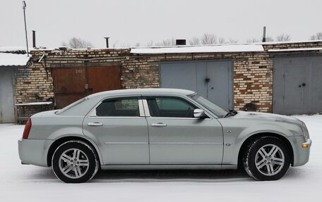 Chrysler 300C II, 2004 год, 1 050 000 рублей, 8 фотография