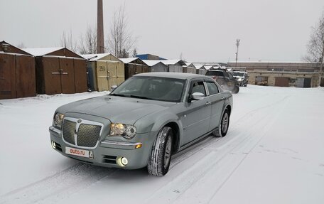 Chrysler 300C II, 2004 год, 1 050 000 рублей, 11 фотография