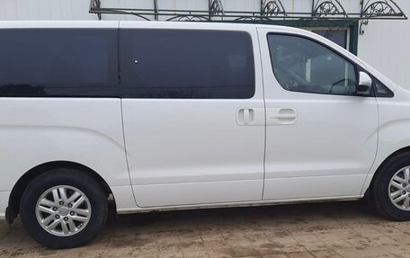 Hyundai H-1 II рестайлинг, 2018 год, 3 150 000 рублей, 4 фотография