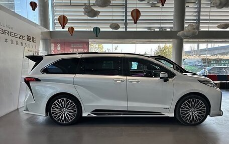 Toyota Sienna, 2023 год, 8 655 000 рублей, 6 фотография