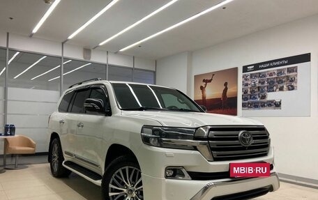 Toyota Land Cruiser 200, 2018 год, 8 400 000 рублей, 3 фотография